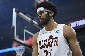 拼尽全力！贾勒特·阿伦9中7拿到22分外加7板3助 罚球10中8