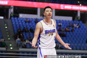 翟晓川：我们打球的人多 都要清楚自己的定位 在季后赛尽量少犯错